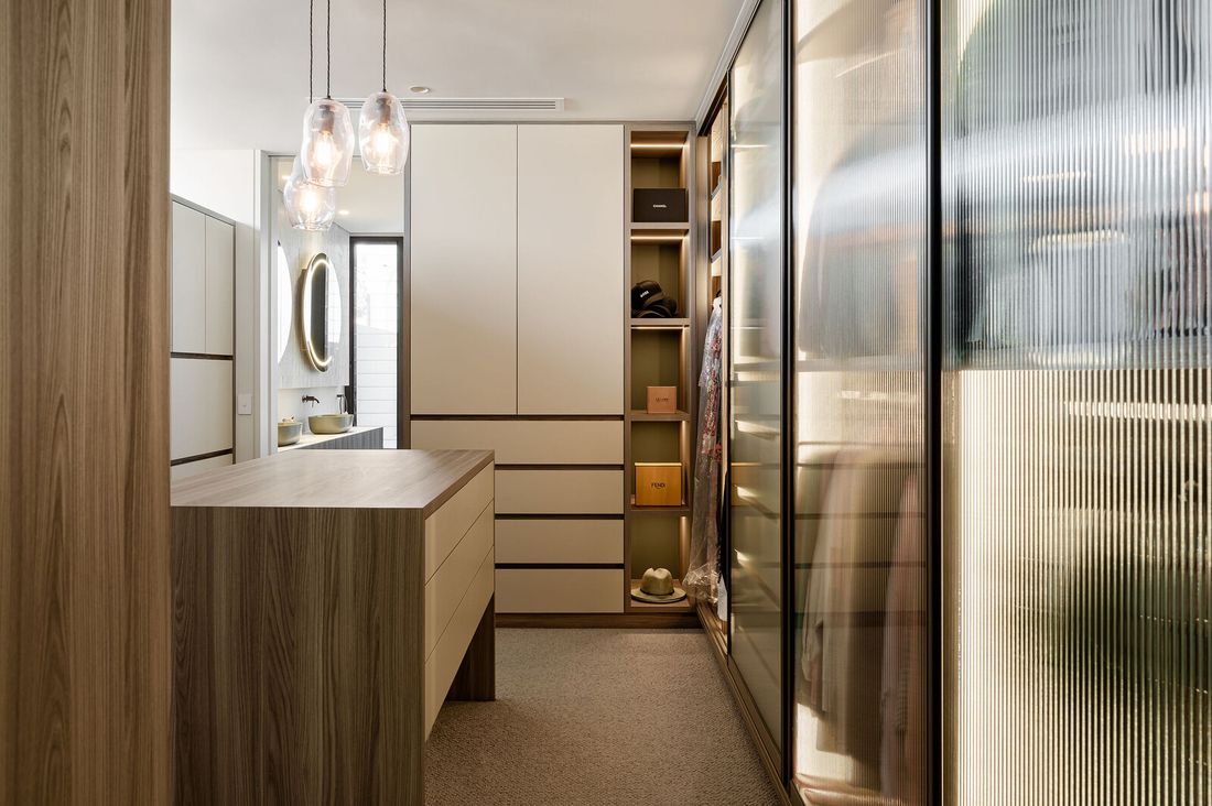 Walk-in dressing room